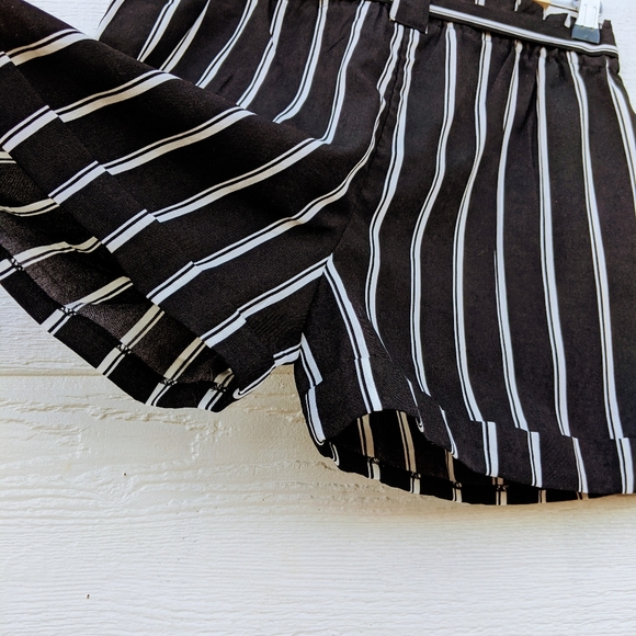 NWT Peyton Bre Sash Shorts- Striped with pockets - Picture 7 of 9